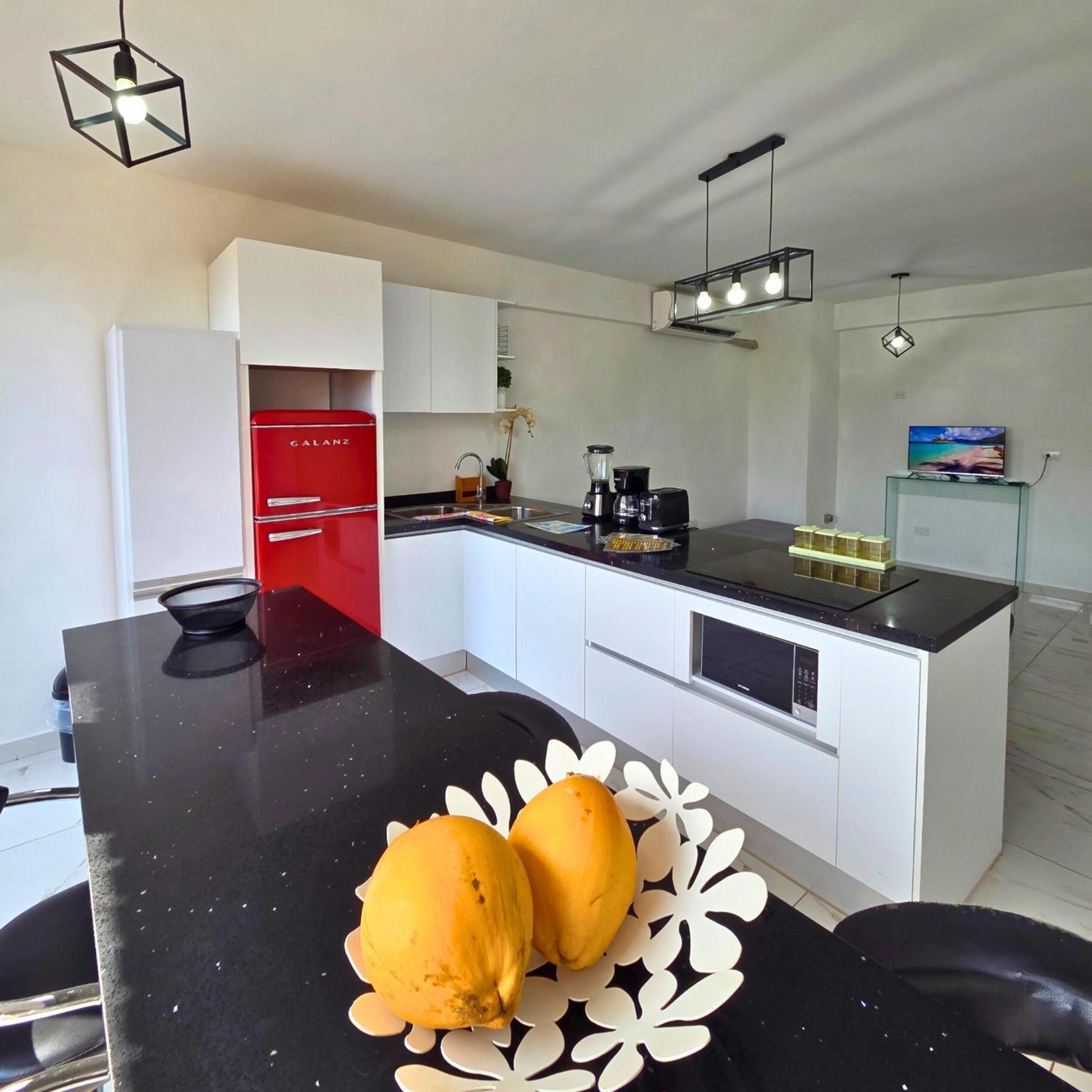 Апартаменты Tucacas, Frente Al Mar, Balcon, Piscina Y Playa Privada Экстерьер фото
