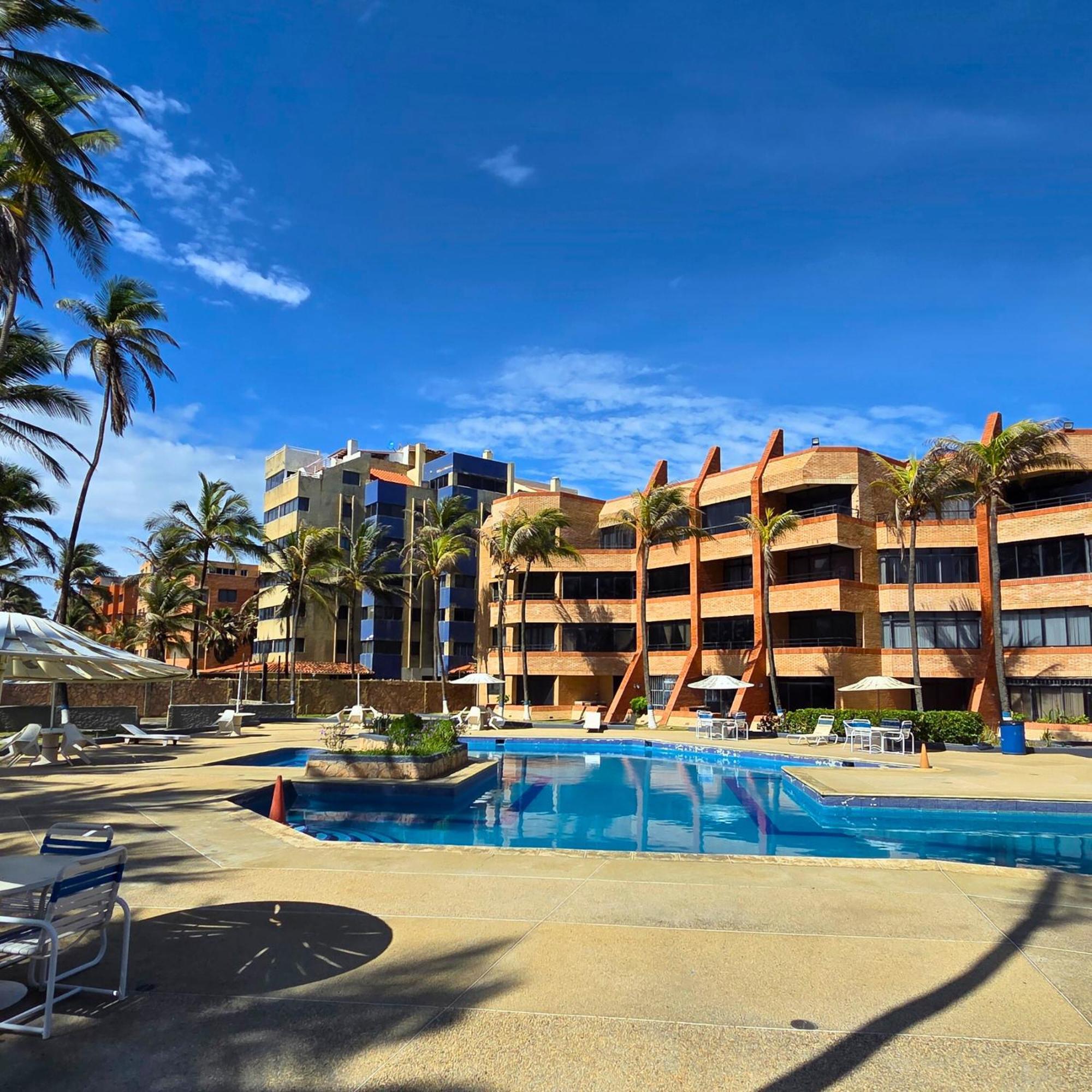 Апартаменты Tucacas, Frente Al Mar, Balcon, Piscina Y Playa Privada Экстерьер фото